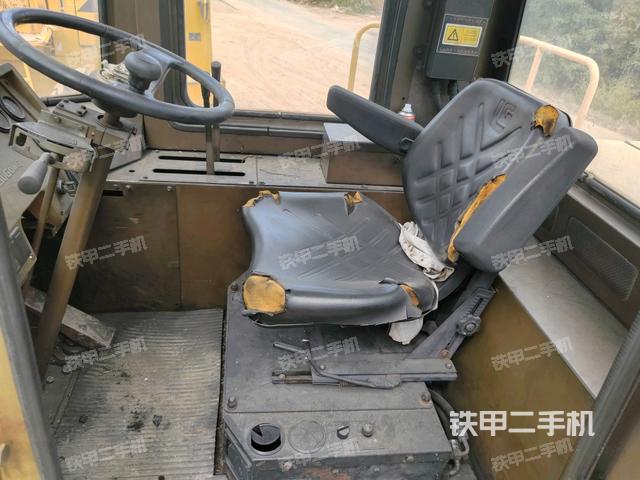 駕駛室正側(cè)（駕駛室部分）