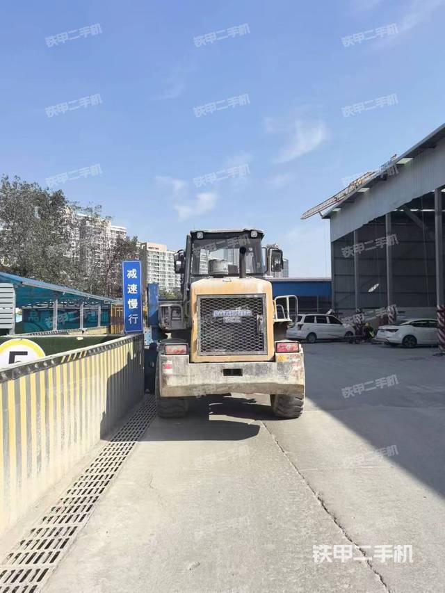 发动机左侧(整机外观及大件) 发动机左侧(整机外观及大件)