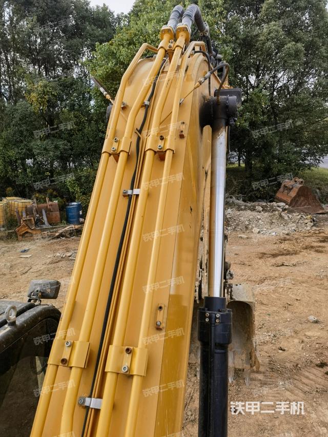 大臂背部俯視（工作和回轉(zhuǎn)裝置）