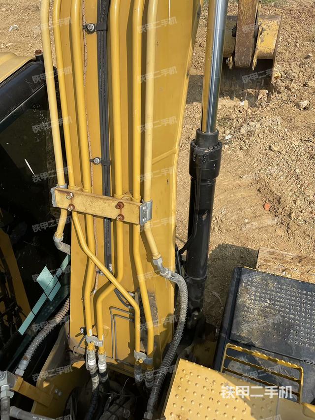 小臂整體左后(工作和回轉(zhuǎn)裝置) 小臂整體左后(工作和回轉(zhuǎn)裝置)