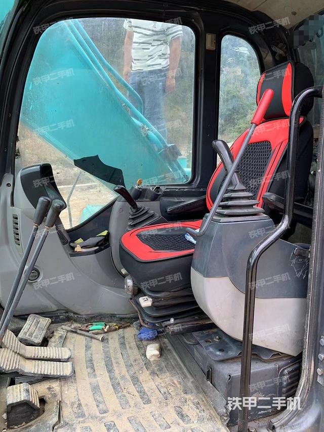 駕駛室整體（整機(jī)外觀）