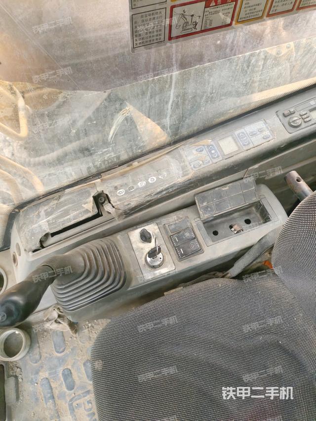 座椅左側控制臺/音響/含左手柄（駕駛室部分）