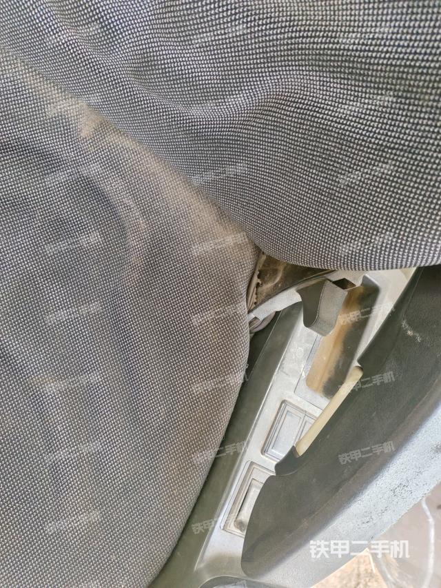 座椅右側控制臺/鑰匙門/油門/含右手柄（駕駛室部分）