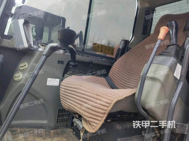 駕駛室整體（整機外觀）