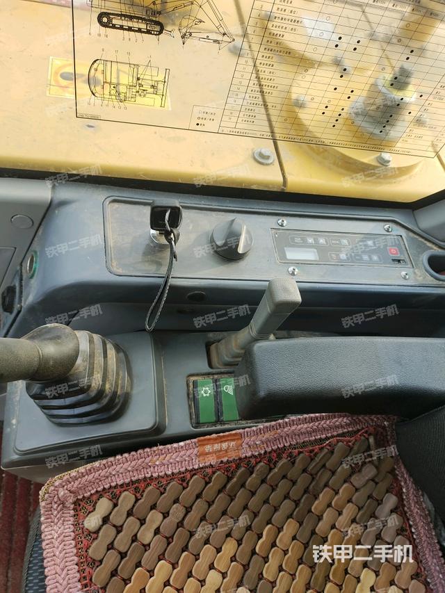 座椅右側(cè)控制臺/鑰匙門/油門/含右手柄（駕駛室部分）