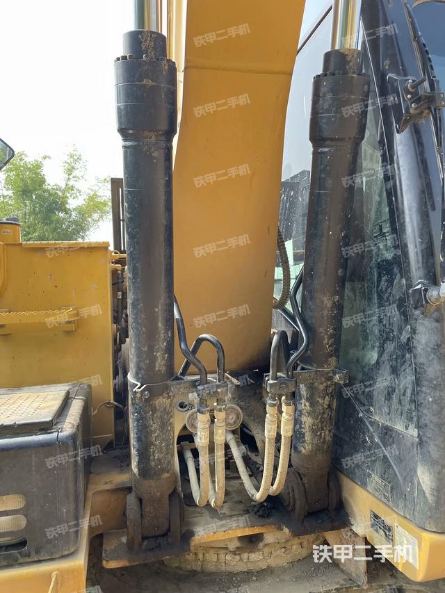 大臂油缸整體?豎拍(工作和回轉(zhuǎn)裝置) 大臂油缸整體?豎拍(工作和回轉(zhuǎn)裝置)