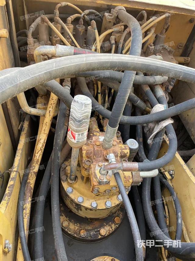 回轉(zhuǎn)馬達和主控閥（整機外觀）