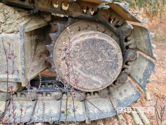 右驅(qū)動輪（行走機構(gòu)）