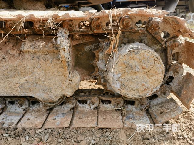 左驅(qū)動輪（行走機構(gòu)）