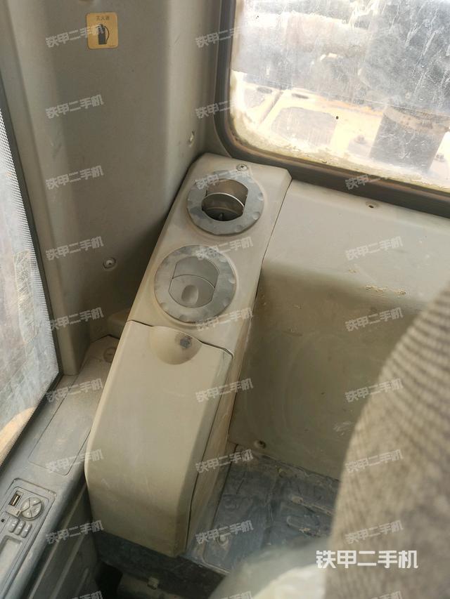 后窗玻璃角標（駕駛室部分）