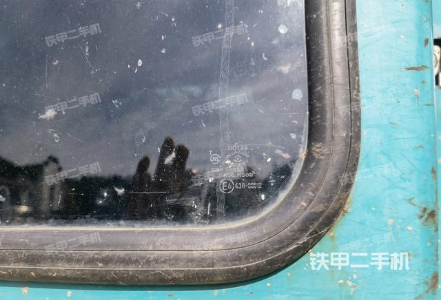 后窗玻璃角標（駕駛室部分）