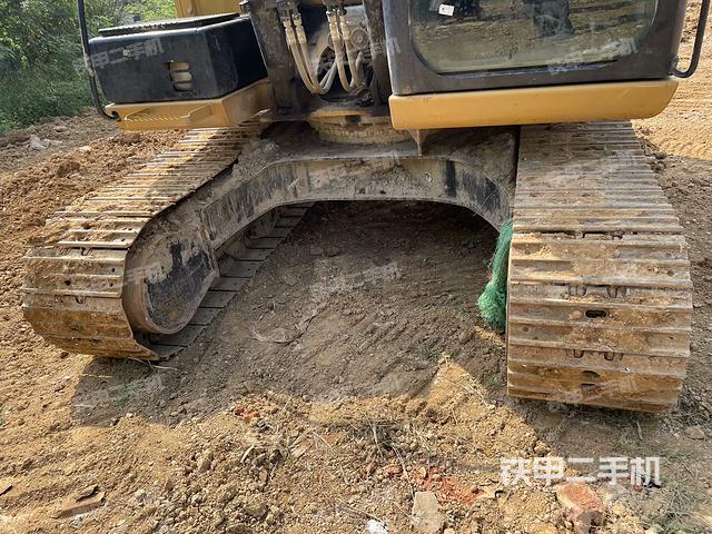 大臂根部?斜視(工作和回轉(zhuǎn)裝置) 大臂根部?斜視(工作和回轉(zhuǎn)裝置)