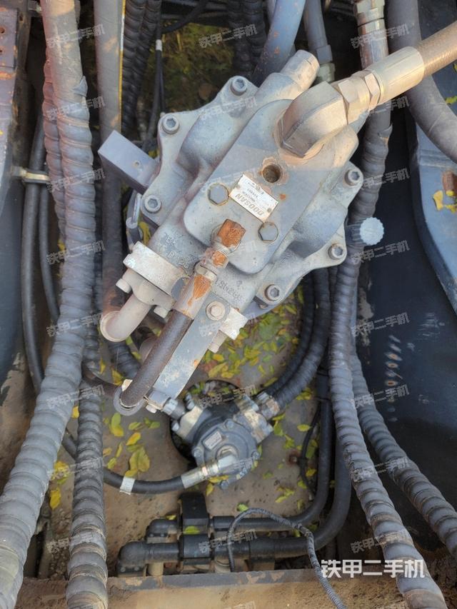 回轉(zhuǎn)馬達和主控閥（整機外觀）