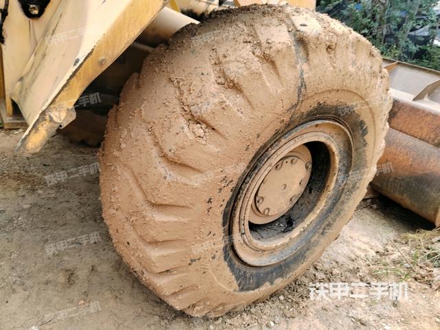 右前輪（行走機(jī)構(gòu)）