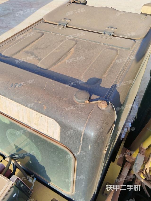 駕駛室頂部（整機外觀）