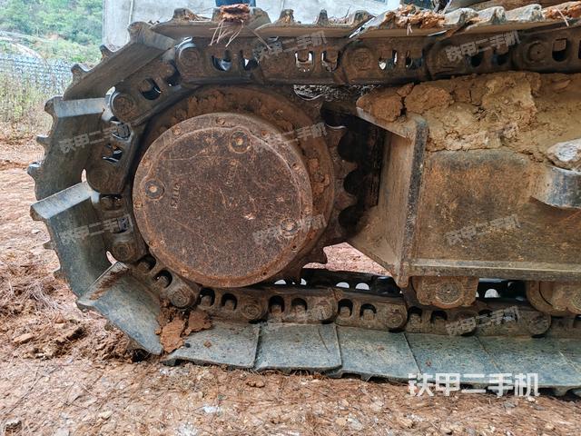 左驅(qū)動輪（行走機構(gòu)）