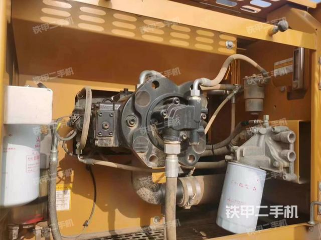 液壓泵艙室正面整體（整機(jī)外觀）