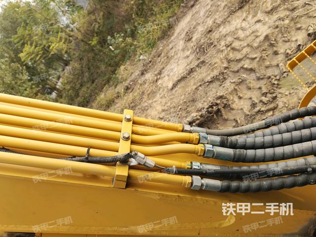 大臂背部俯視（工作和回轉(zhuǎn)裝置）