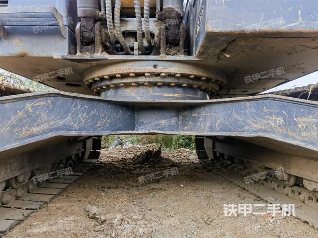 轉(zhuǎn)盤和下車架正前（工作和回轉(zhuǎn)裝置）