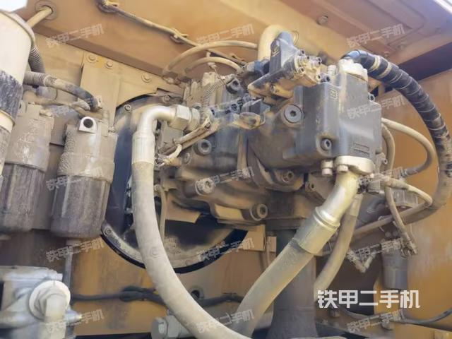 液壓泵艙室正面整體（整機(jī)外觀）