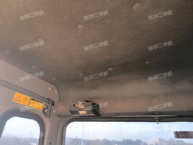 左后方玻璃角標(biāo)（駕駛室部分）