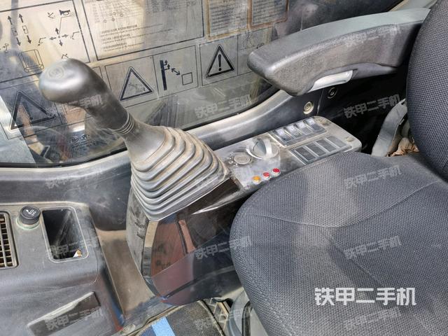 座椅右側(cè)控制臺(tái)/鑰匙門/油門/含右手柄（駕駛室部分）