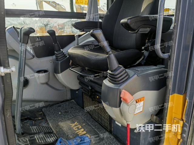 座椅左側控制臺/音響/含左手柄（駕駛室部分）