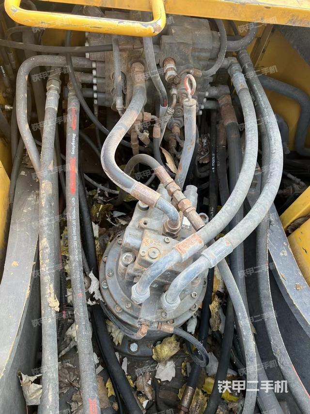 回轉馬達和主控閥（整機外觀）