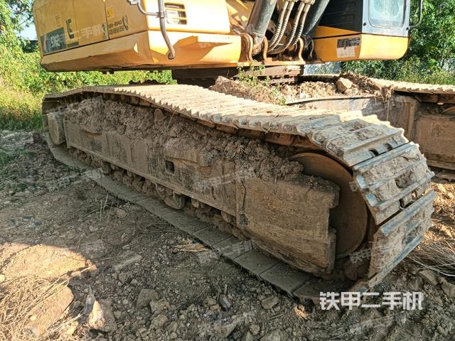 右側(cè)行走馬達(dá)蓋板(行走機構(gòu)) 右側(cè)行走馬達(dá)蓋板(行走機構(gòu))