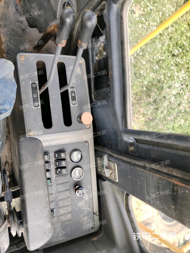 駕駛室內(nèi)部（駕駛室部分）