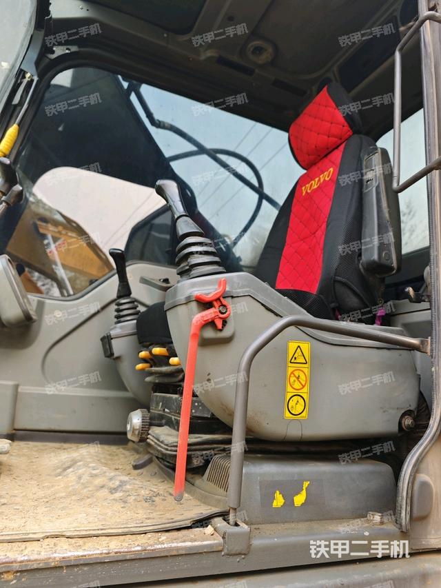 駕駛室整體（整機外觀）