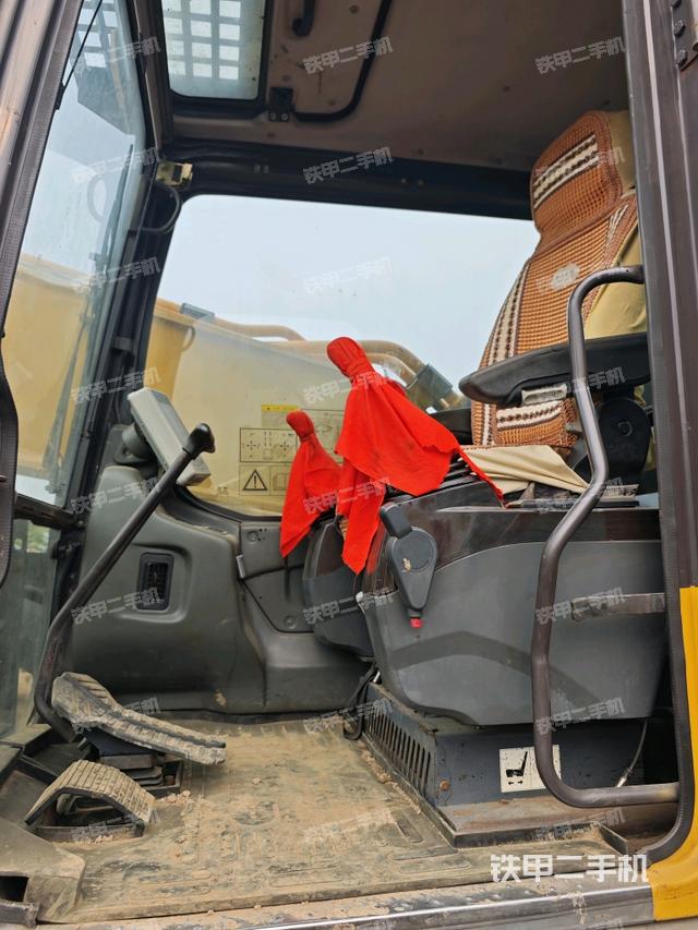 駕駛室整體（整機(jī)外觀）