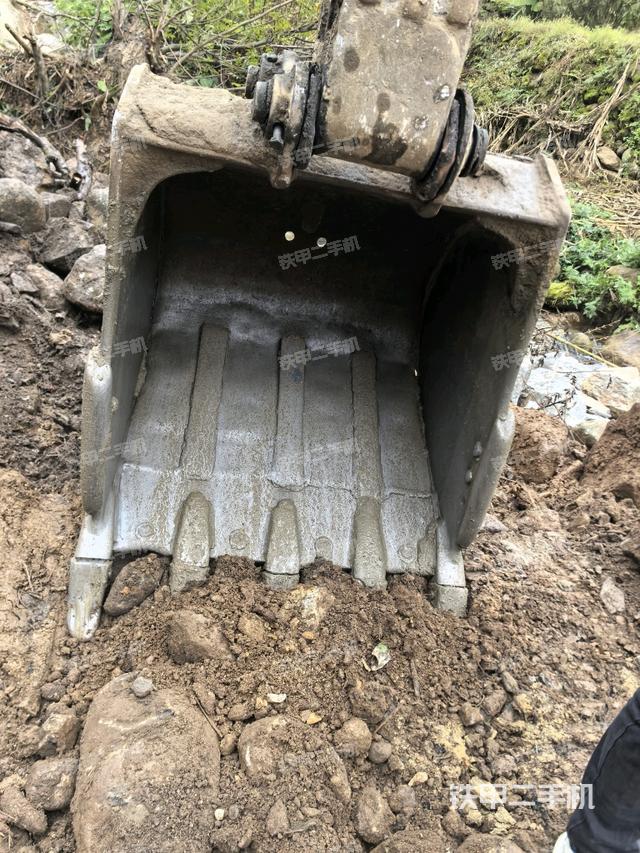 鏟斗右后整體（工作和回轉(zhuǎn)裝置）