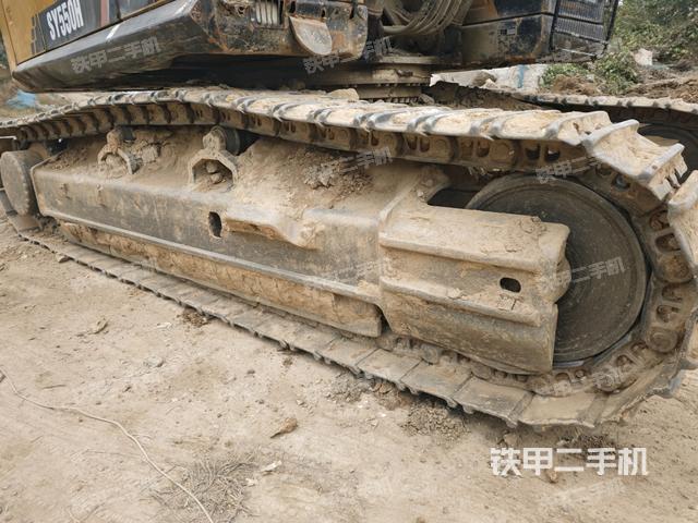 單側(cè)履帶整體(整機外觀) 單側(cè)履帶整體(整機外觀)