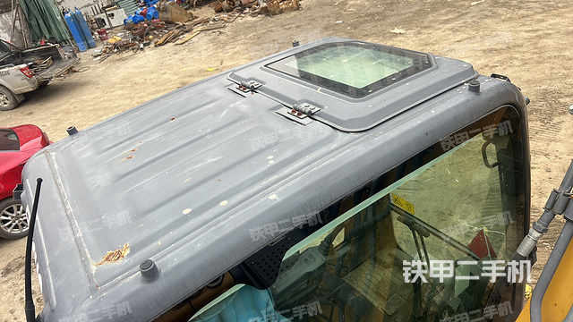 驾驶室顶部（整机外观）