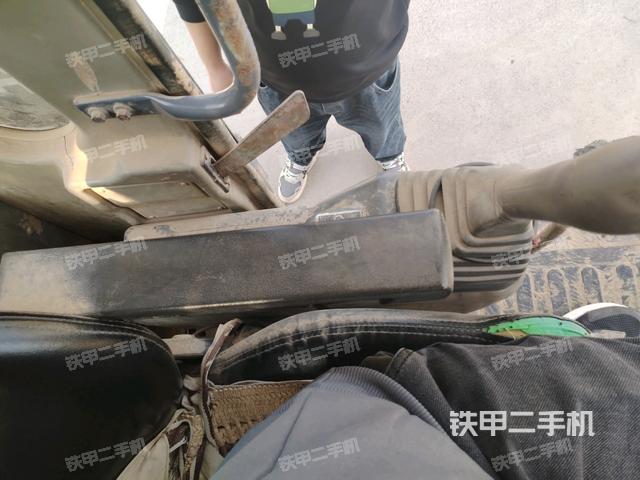 座椅左側控制臺/音響/含左手柄（駕駛室部分）