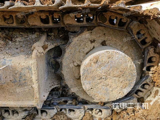 左驅(qū)動輪（行走機構(gòu)）