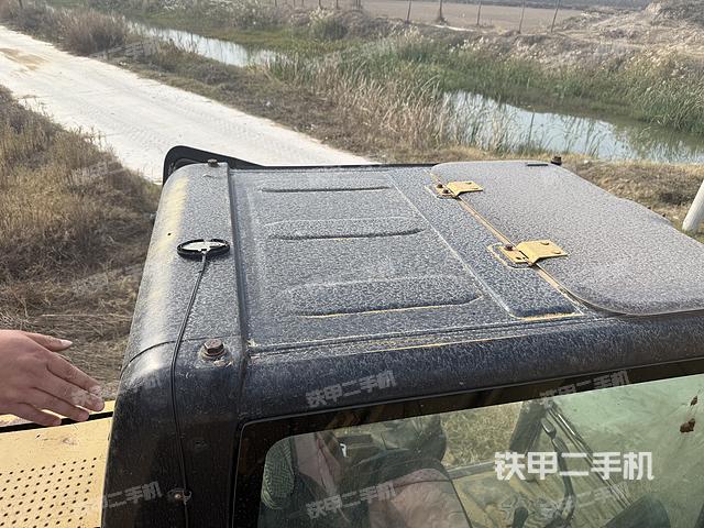 駕駛室頂部(整機外觀) 駕駛室頂部(整機外觀)