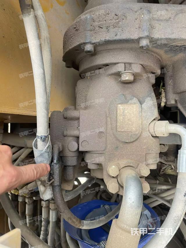 液壓泵艙室正面整體(整機(jī)外觀) 液壓泵艙室正面整體(整機(jī)外觀)
