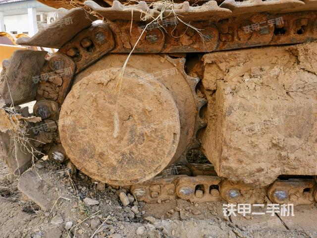 左驅(qū)動輪（行走機構(gòu)）