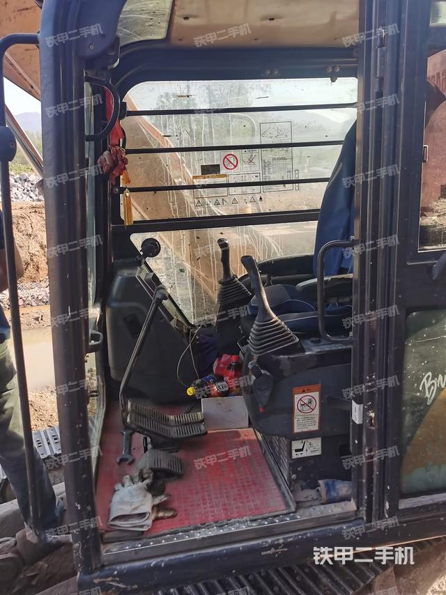 ?駕駛室正側(cè)（駕駛室部分）