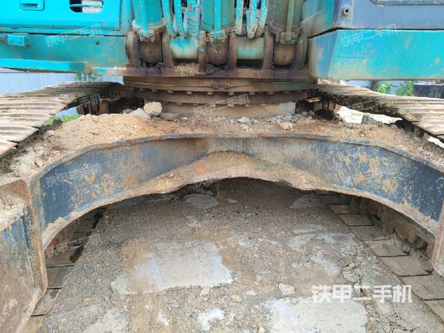 轉(zhuǎn)盤和下車架正前（工作和回轉(zhuǎn)裝置）