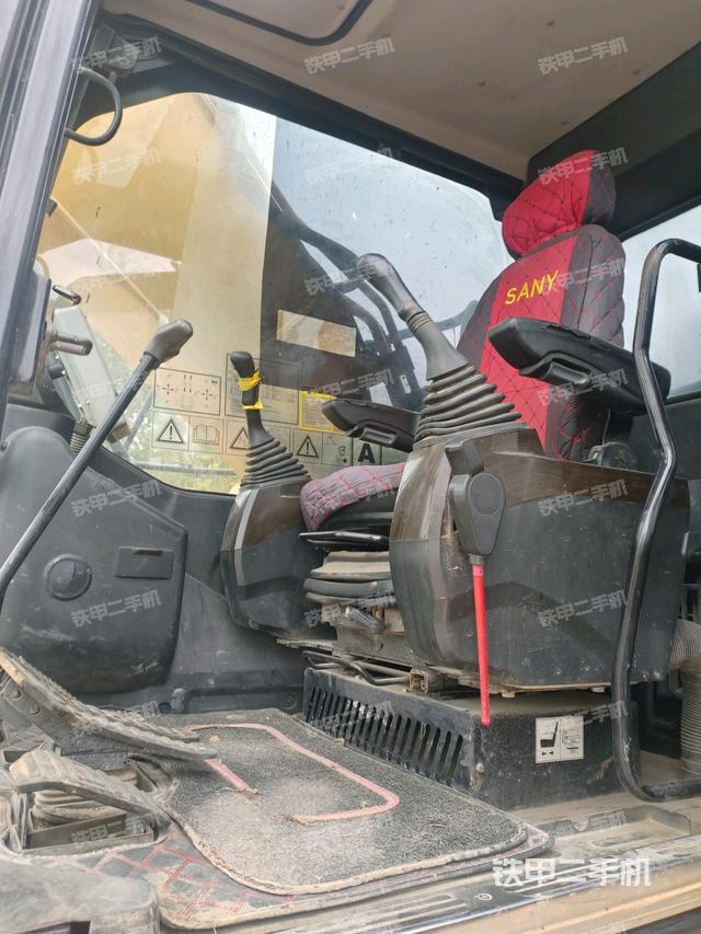 駕駛室正側(cè)（駕駛室部分）