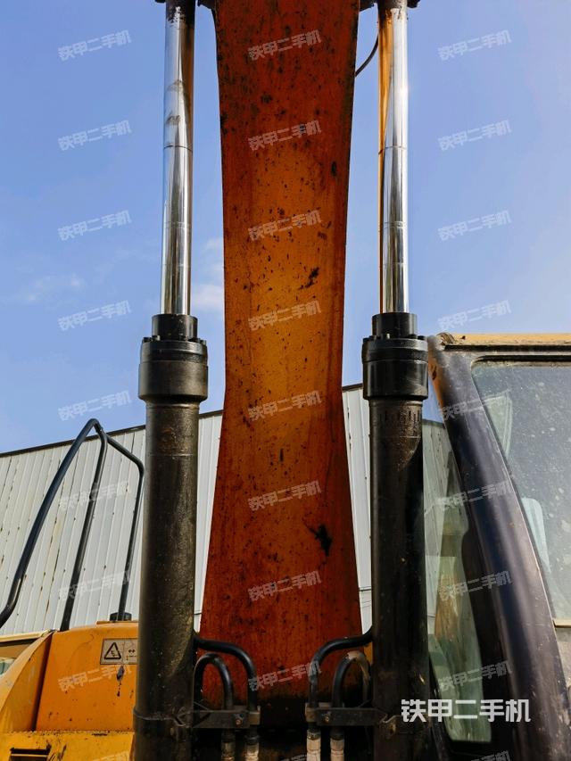 大臂油缸整體?豎拍（工作和回轉(zhuǎn)裝置）