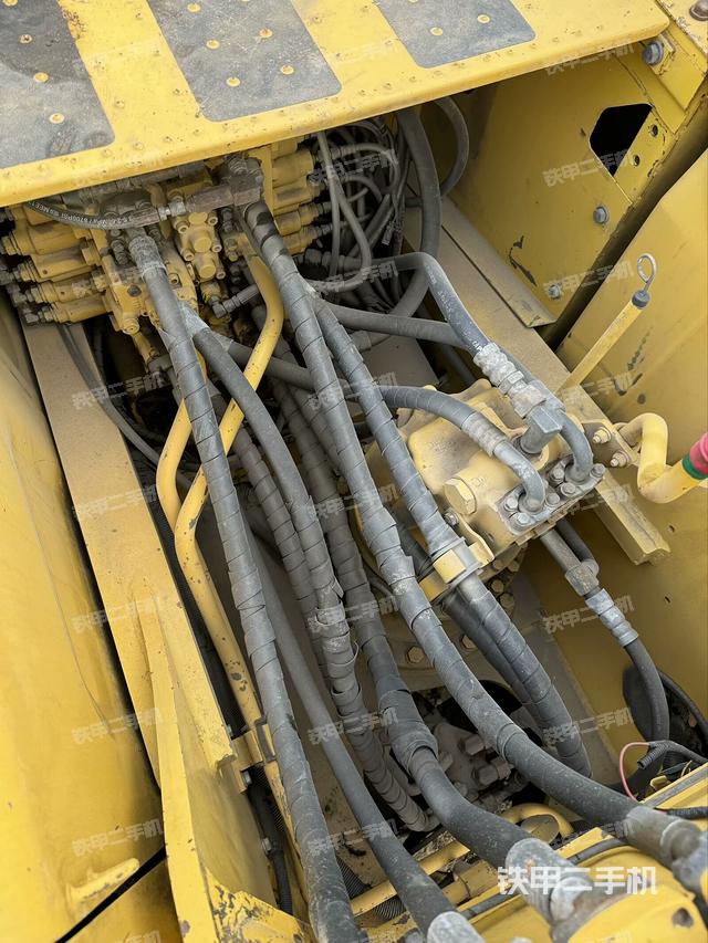 回轉(zhuǎn)馬達和主控閥（整機外觀）