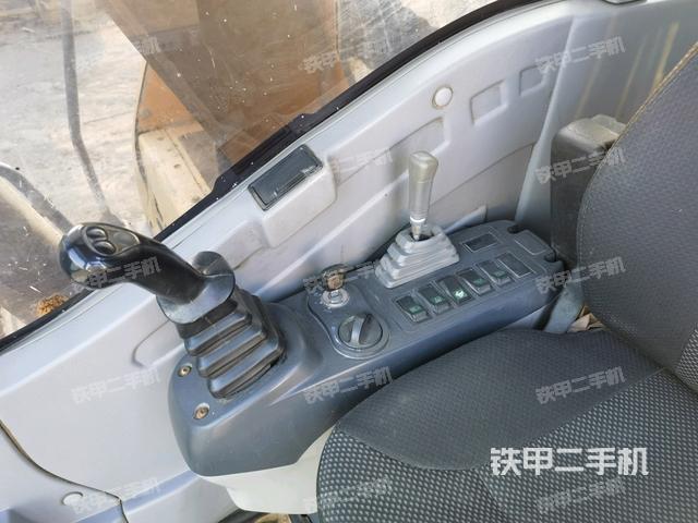 座椅右側(cè)控制臺(tái)/鑰匙門/油門/含右手柄(駕駛室部分) 座椅右側(cè)控制臺(tái)/鑰匙門/油門/含右手柄(駕駛室部分)