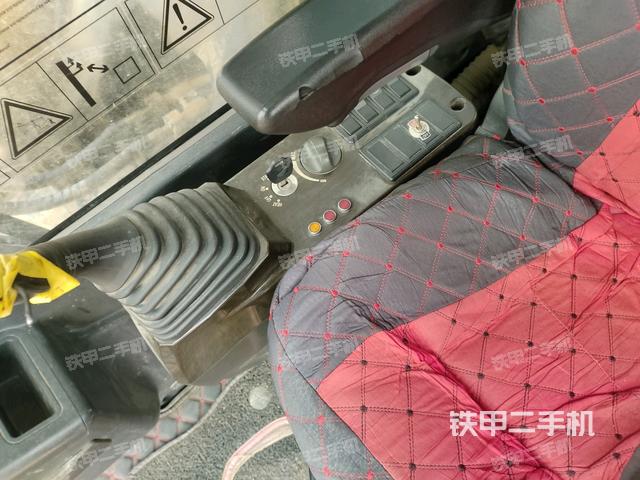 座椅右側(cè)控制臺/鑰匙門/油門/含右手柄（駕駛室部分）