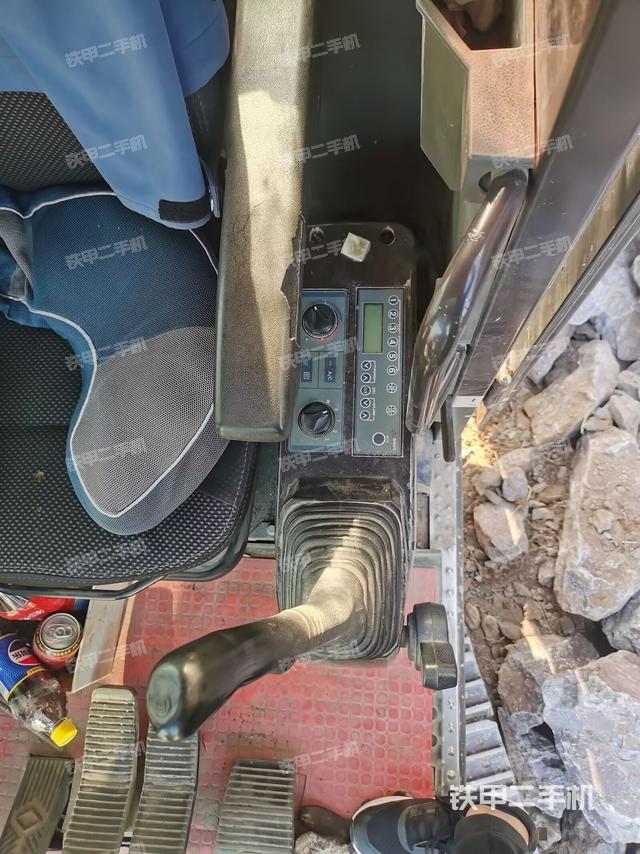 座椅左側(cè)控制臺(tái)/音響/含左手柄（駕駛室部分）