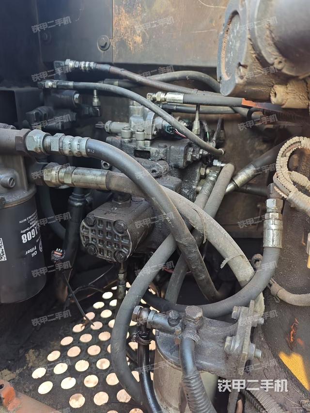 液壓泵艙室正面整體(整機(jī)外觀) 液壓泵艙室正面整體(整機(jī)外觀)