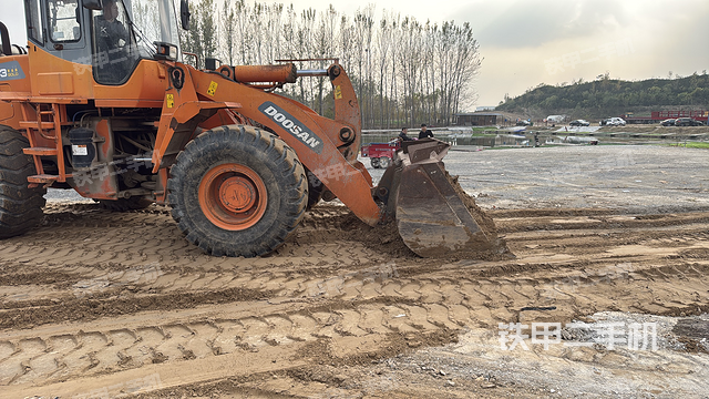 工作裝置整體（整機(jī)外觀及大件）